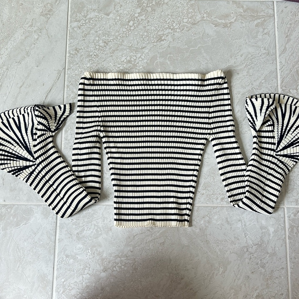 Commense Striped Ruffle-Sleeve Knit Top - Picture 2 of 3